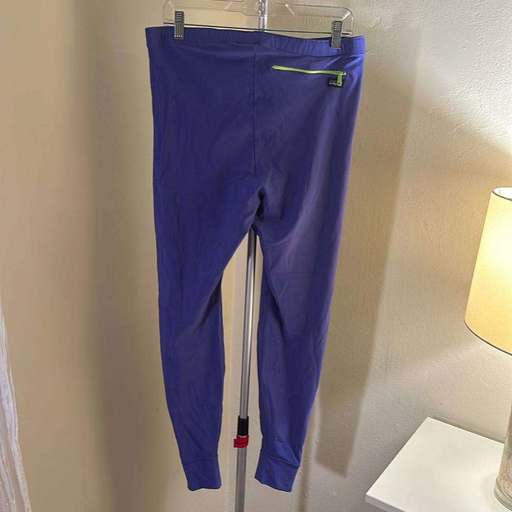 Patagonia purple high rise joggers leggings in size L base layer neon zippers